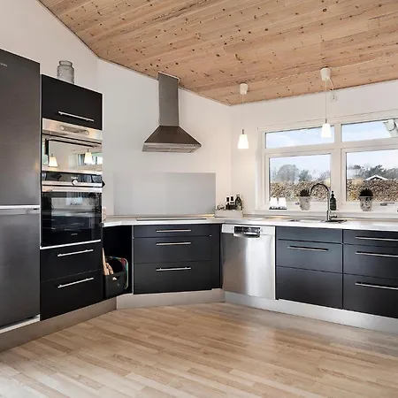 3 Bedroom Pet Friendly In Juelsminde *